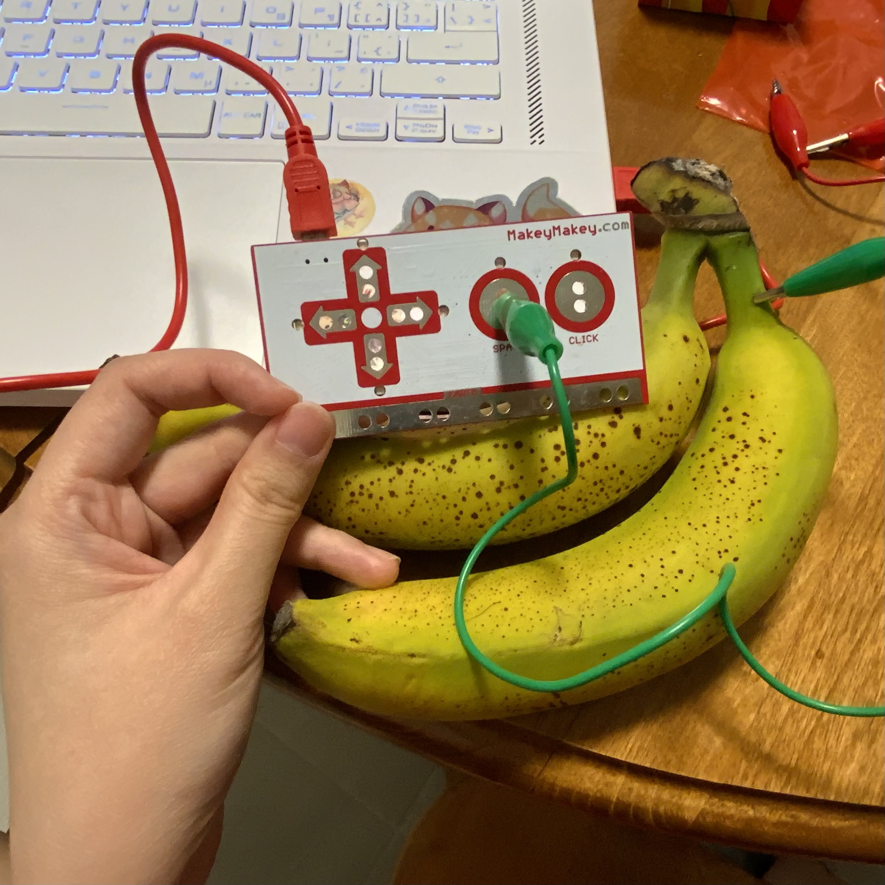 Hooking up a conductive banana
